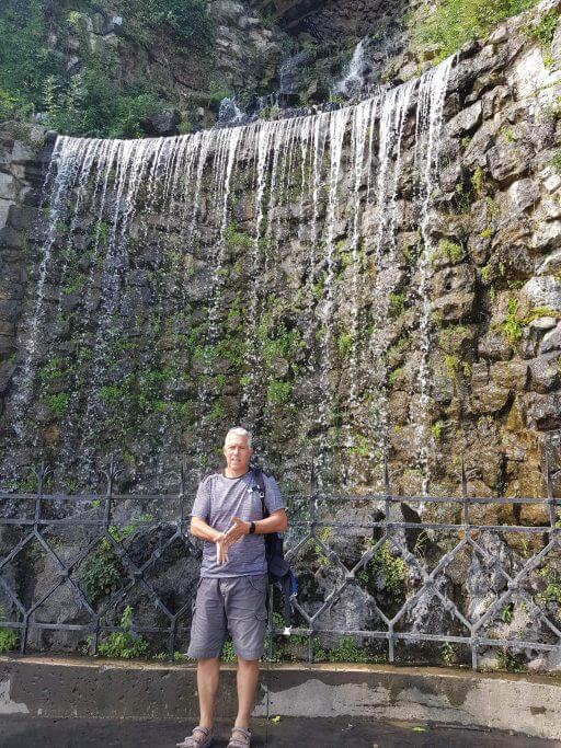au pied de la colline menant à la citadelle à Budapest