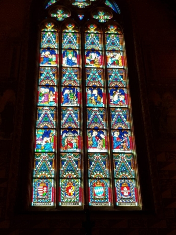 Vitraux dans l'Eglise Mathias à Budapest vitrail