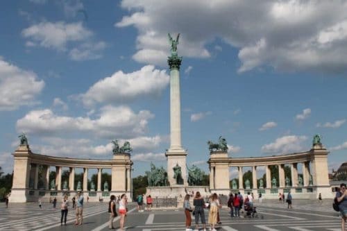 place des héros à Budapest