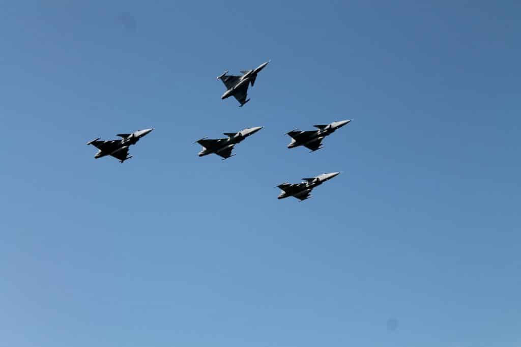 Fête nationale à Budapest, avions de chasse