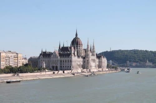 parlement de Budapest depuis le pont marguerite