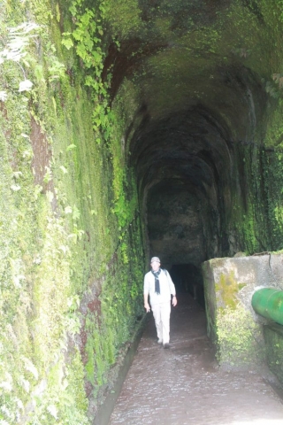 sortie du tunnel randonnée des 25 fontaines à Madère