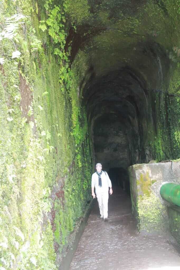 sortie du tunnel randonnée des 25 fontaines à Madère