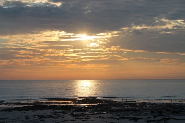Au soleil couchant sur Cable Beach Au soleil couchant sur Cable Beach en Australie
