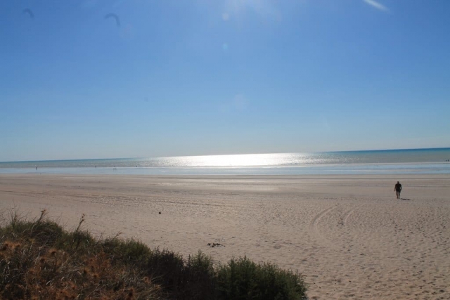 Coucher de soleil sur Eighty Mile Beach Coucher de soleil sur Eighty Mile Beach en Australie