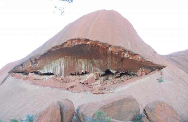 détail d'uluru dans le centre rouge en Australie