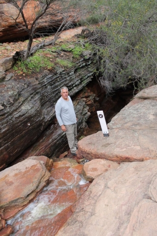 En descendant vers la rivière Murchidson dans le parc de Kalbarri En descendant vers la rivière Murchidson dans le parc national de Kalbarri