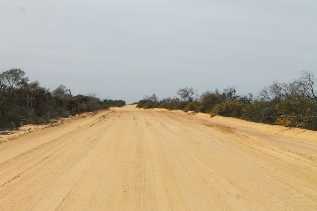 Piste pour arriver aux gorges de Kalbarri Piste d'accès au parc national de Kalbarri