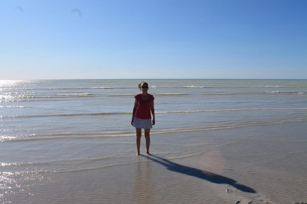 Sandrine-à-Eighty-Mile-Beach en Australie