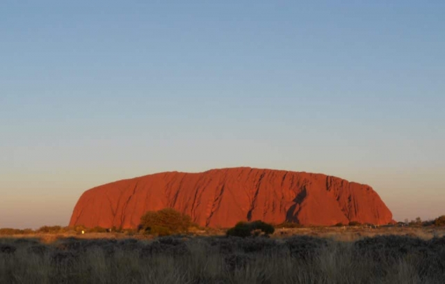 Uluru en Australie le soir