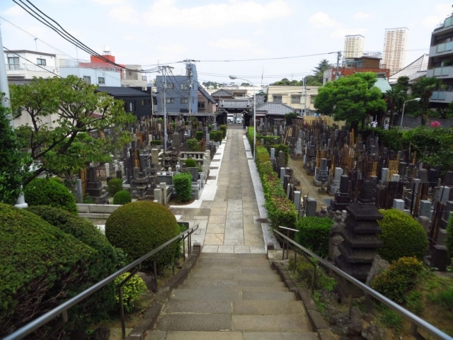 Cimetière dans le quartier de Yanaka à Tokyo