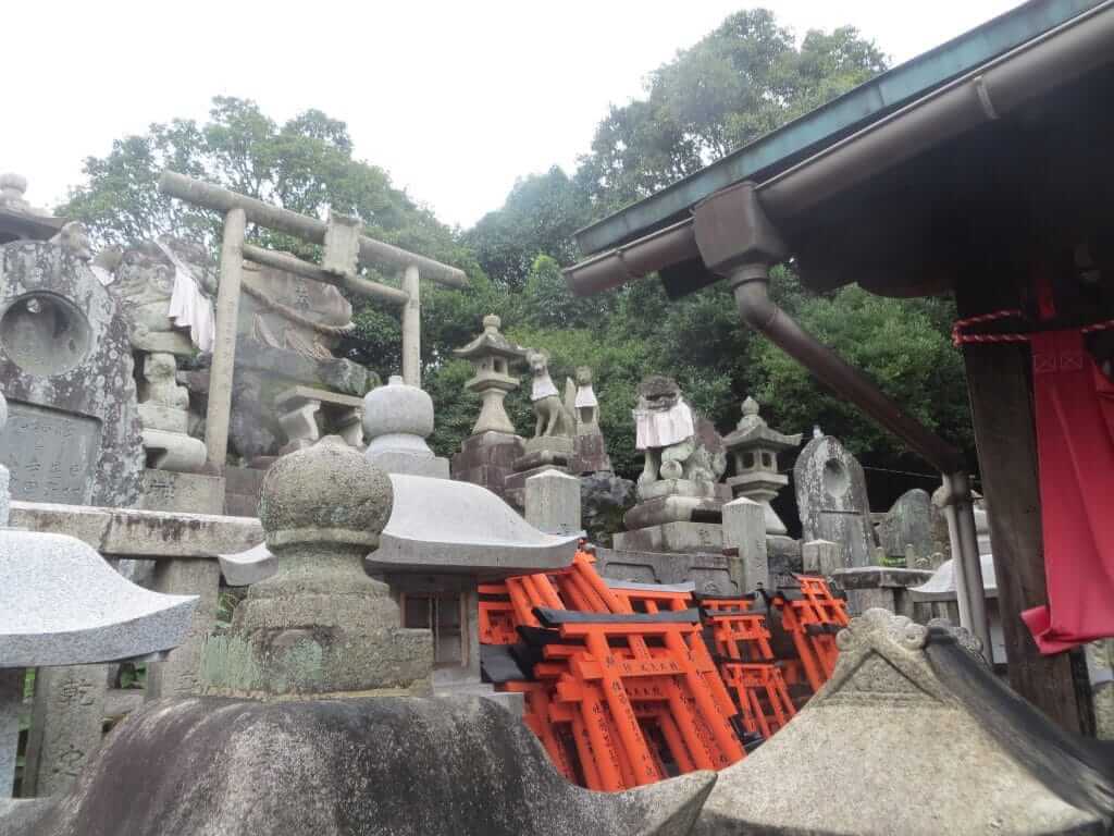 Fushimi-Inari en montant jusqu'au sommet de la colline (6)
