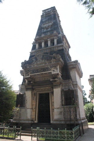 Tombes dans le cimetière monumental de Milan (12) Tombes dans le cimetière monumental de Milan (12)