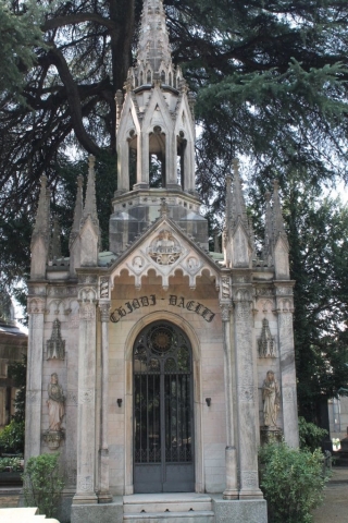 Tombes dans le cimetière monumental de Milan (13) Tombes dans le cimetière monumental de Milan (13)