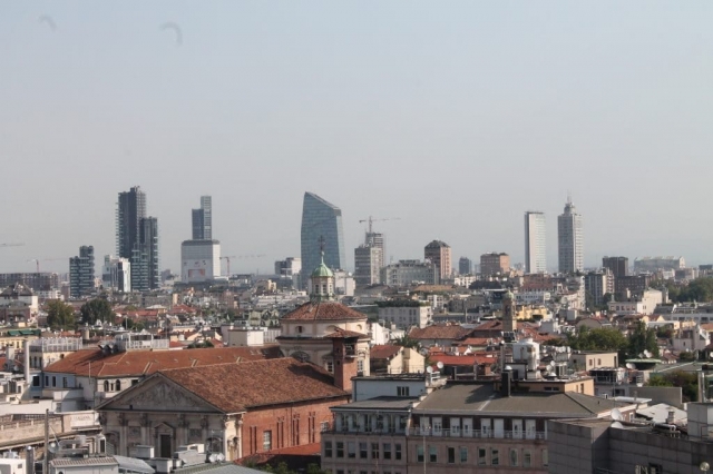 Vue sur la ville de Milan depuis la terrasse du Duomo à Milan