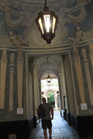 à l'intérieur de batiment sur la via Garibaldi à Gênes à l'intérieur de batiment sur la via Garibaldi à Gênes