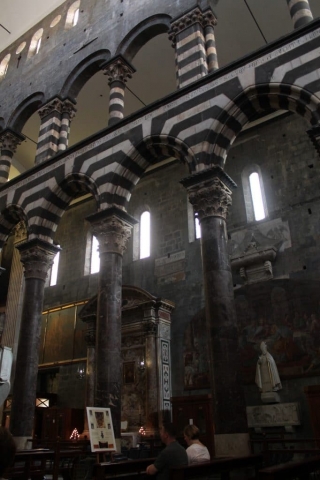 Cathédrale bicolore San Lorenzo à Gênes Cathédrale bicolore San Lorenzo à Gênes