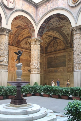 Cour intérieur du Palazzo Vecchio à Florence Cour intérieur du Palazzo Vecchio à Florence