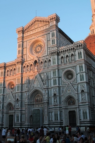 Duomo au coucher du soleil à Florence Duomo au coucher du soleil à Florence