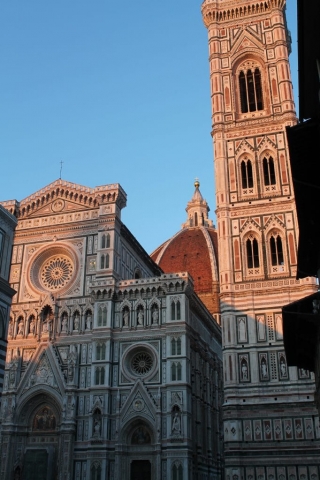 Duomo et Campanile en soirée à Florence Duomo et Campanile en soirée à Florence