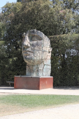 Sculpture dans les jardins Boboli à Florence Sculpture dans les jardins Boboli à Florence
