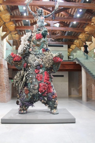 Exposition Damien Hirst Treasures from the Wreck of the Unbelievable (1) Exposition Damien Hirst Treasures from the Wreck of the Unbelievable