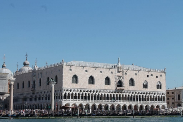 Le palais des Doges à Venise Vue de loin Le palais des Doges à Venise Vue de loin