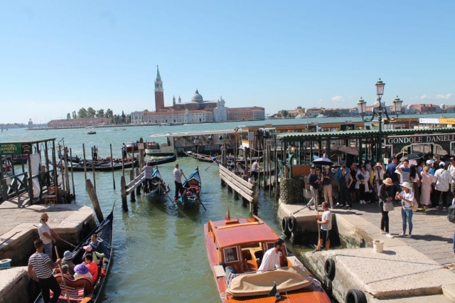 Les gondoles à Venise (10) Les gondoles à Venise