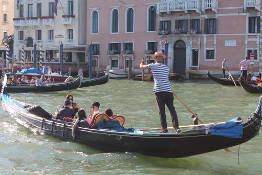 Les gondoles à Venise