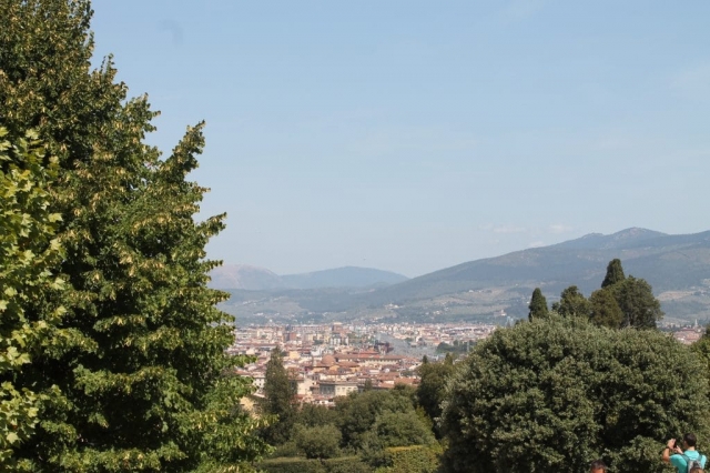 Vue depuis le jardin Boboli sur la campagne Toscane (1) Vue depuis le jardin Boboli sur la campagne Toscane (1)