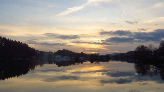 au soleil couchent un soir d'hiver