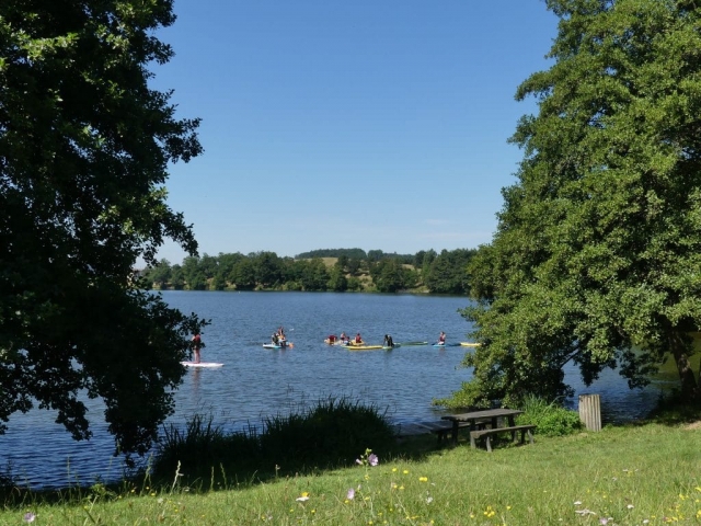 pédalos et paddle sur le lac