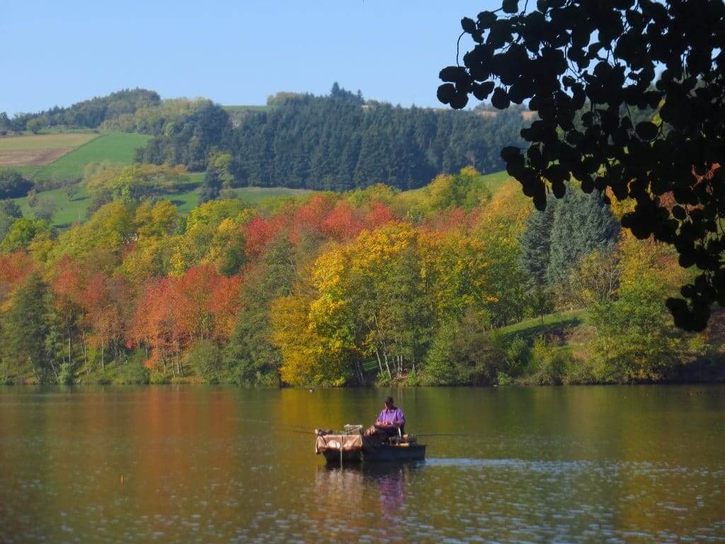 quand le lac se pare de ses couleurs d'automne