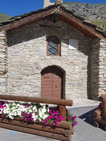 Jolie façade en pierre Bonneval-sur-Arc