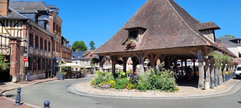 La Halle à Lyons La forêt