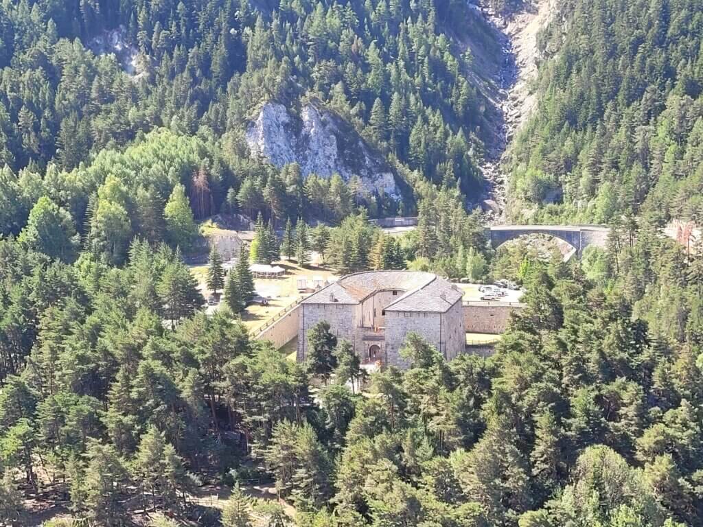 Redoute Marie-Thérèse près de Valfréjus en été