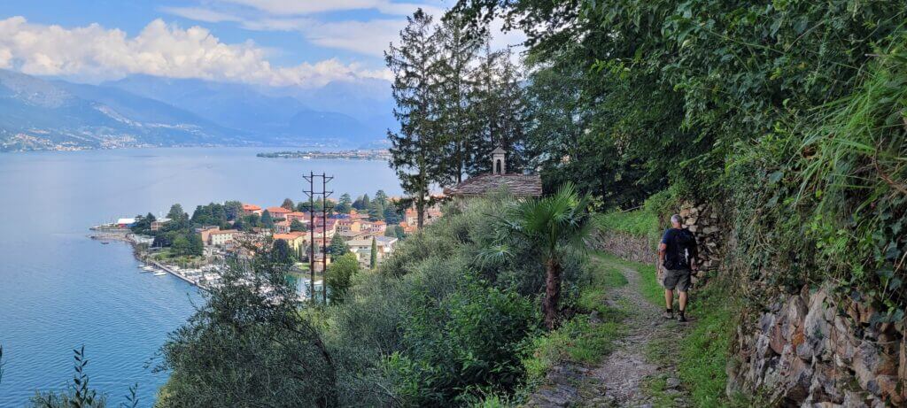 sentier du voyageur Descente sur le village