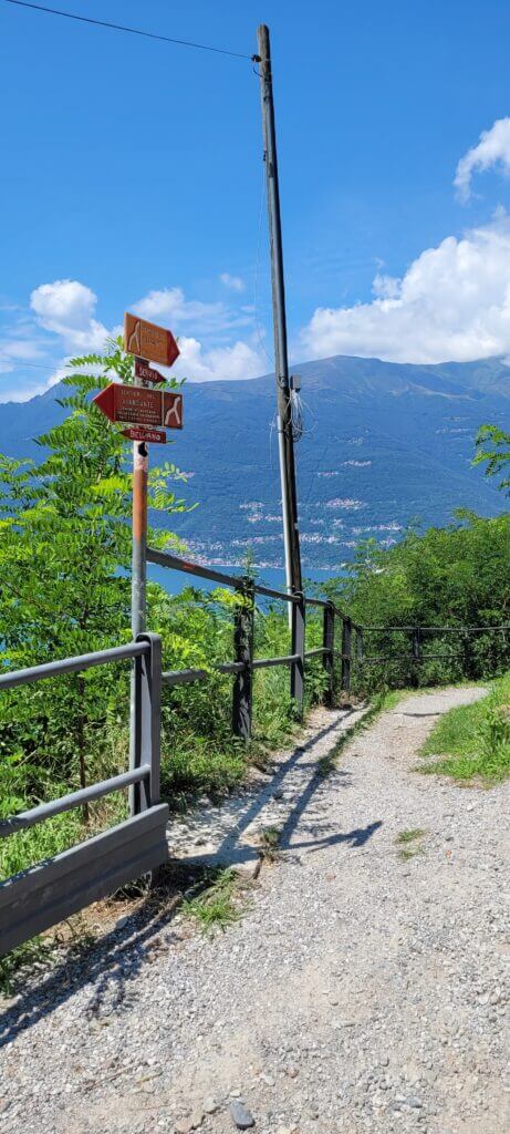 sentier du voyageur à gauche
