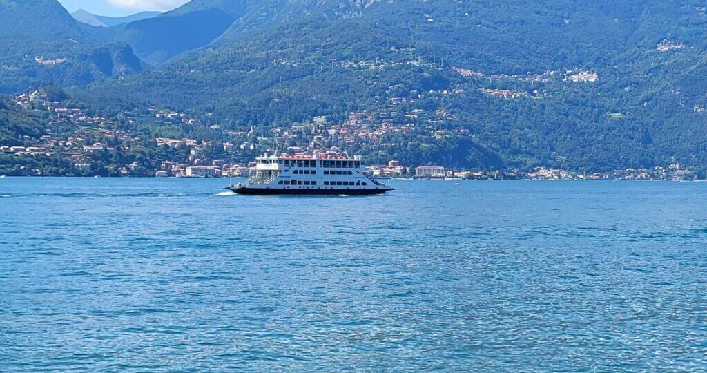 Ferry sur le lac de Côme
