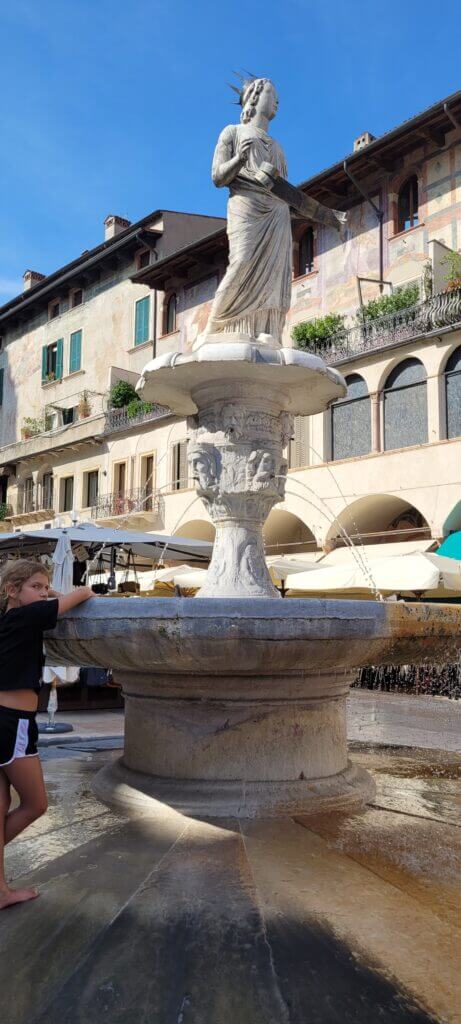 Fontana Madonna Verona