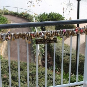 Cadenas attachés à un pont à Perth en Australie