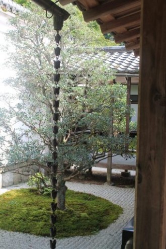 à l'intérieur du temple Nazen-ji