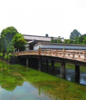 Accès au jardin Est du palais impérial à Tokyo