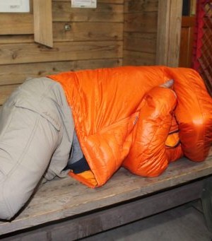 Eric malade dans un chalet du mont Fuji