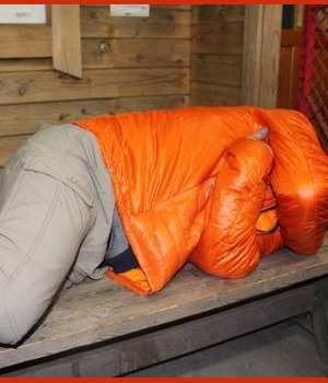 Eric malade dans un chalet du mont Fuji