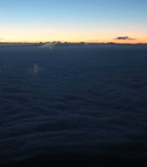 au-dessus de la couche nuageuse au mont Fuji