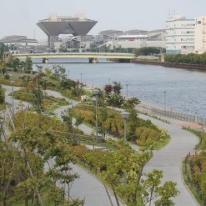 au loin Tokyo Big Sight à Odaiba