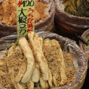 Drôle de légumes au marché Nishiki