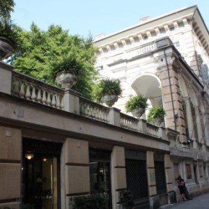 En se promenant sur la via Garibaldi à Gênes