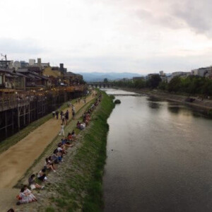 le quartier Pontocho le long de la rivière